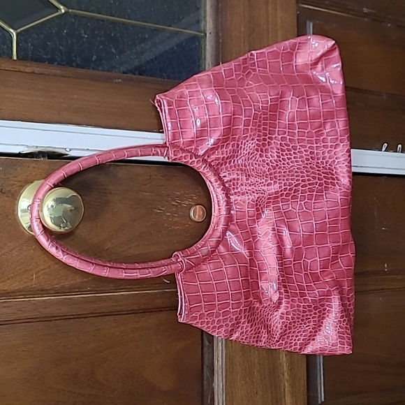 Elegant Pink Crocodile-Embossed Women's Bag - Picture 2 of 14